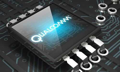 qualcomm chips 3d illustration of a glowing blue Qualcomm logo sitting on top of a glossy microchip
